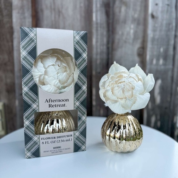 Afternoon Retreat Holiday Flower Diffuser - Picture 1 of 3